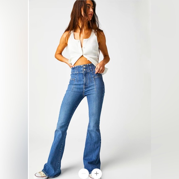 WE THE FREE Jayde Flare Jeans Sunburst Blue High Waist Size 26 - Picture 1 of 10